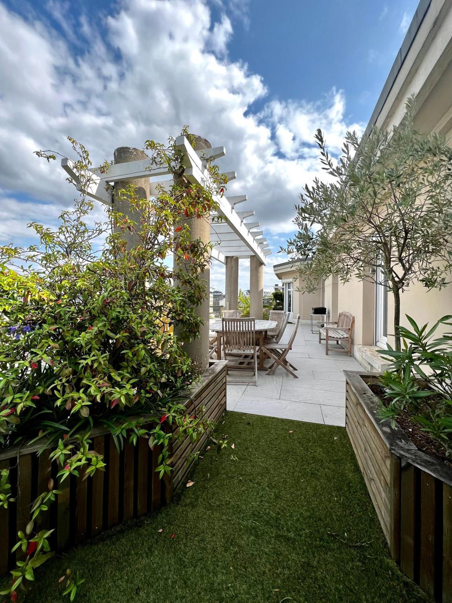 L'isly, Dernier Etage En Centre De Avec Terrasse De 50m2 Appartement